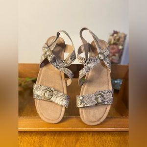 Earth Origins women’s sandals brand new